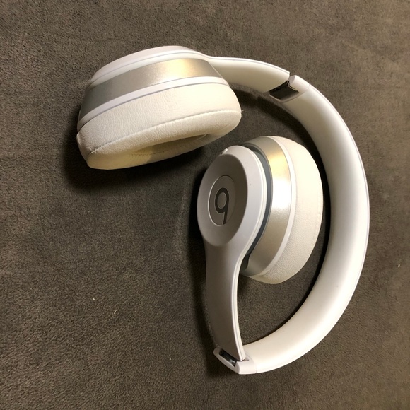 Beats Solo2 Wireless - Picture 3 of 6